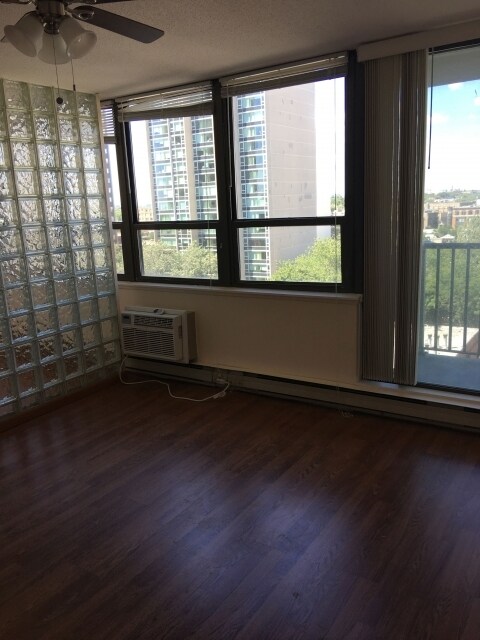 Building Photo - 2740 N Pine Grove Ave