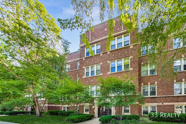 Building Photo - 131.5 Clinton-G