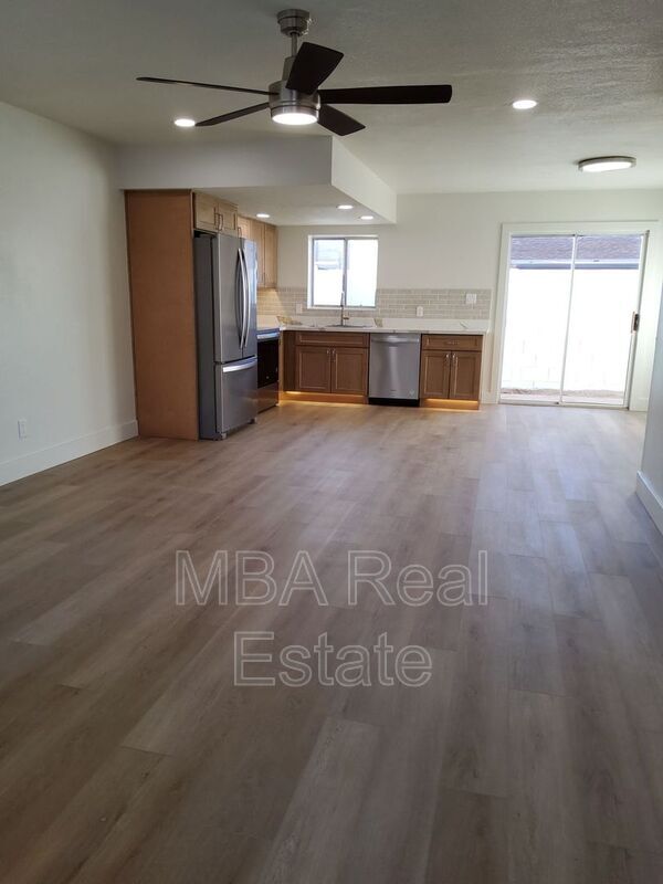 Building Photo - 5040 N 18th Ave