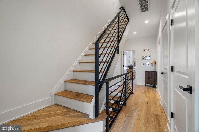 Building Photo - 2409 Oakford St