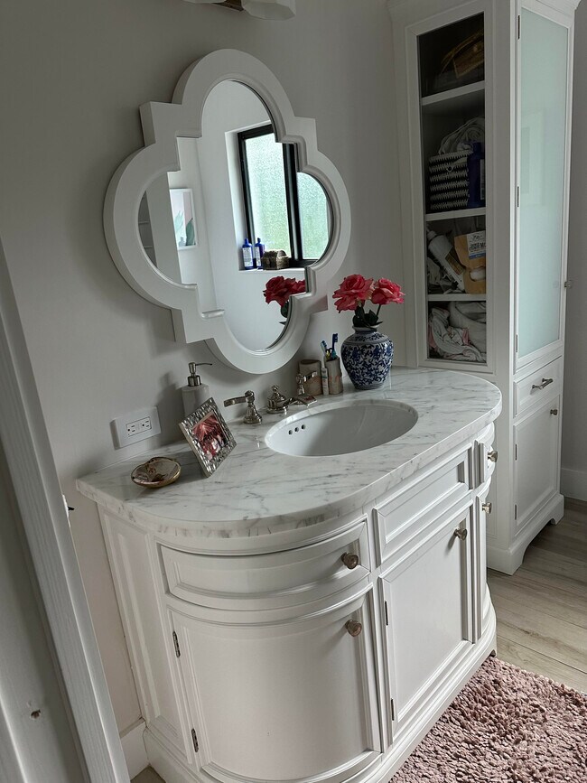 Building Photo - 2539 Wabash Dr