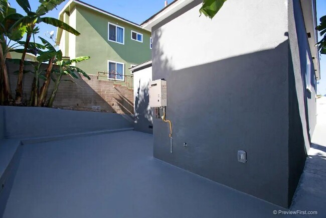 Building Photo - 3739 Ocean View Blvd