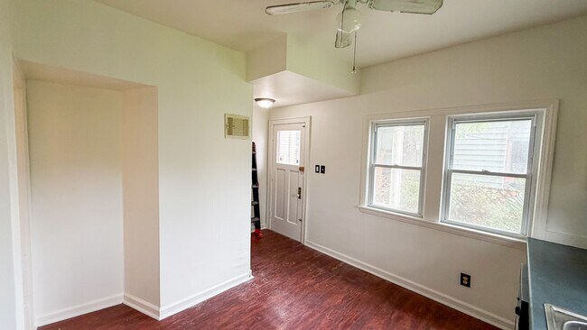 Building Photo - 413 W Mineral St