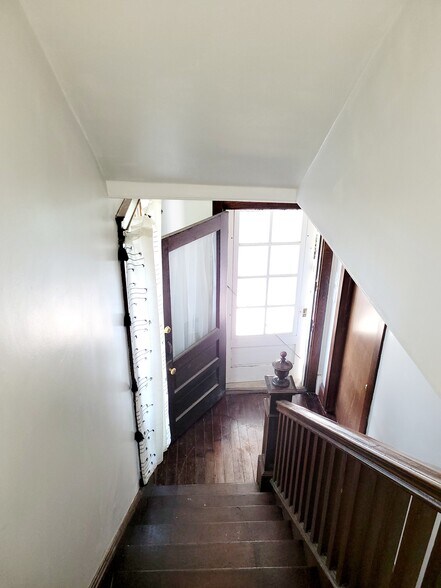 Private Entrance - 29 Queen Rd