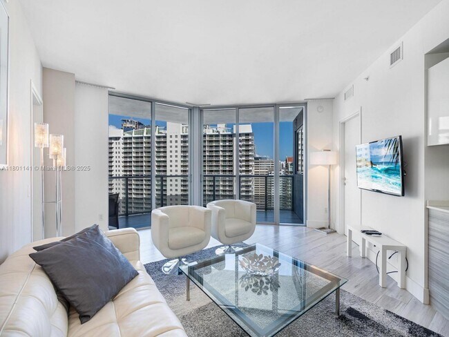 Building Photo - 1300 Brickell Bay Dr