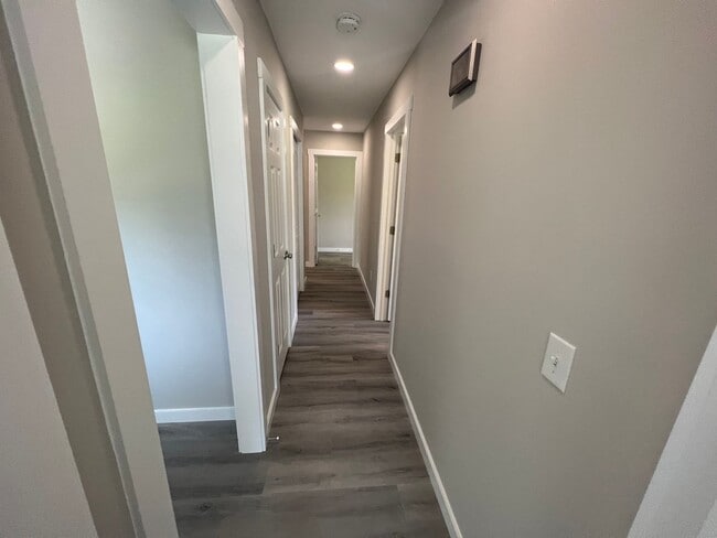 Building Photo - Remodeled 3 bedroom/2 bathroom home with d...