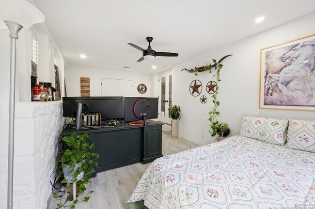 Building Photo - 423 College Blvd