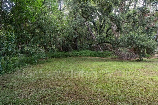Building Photo - 1500 Twin Lakes Cir