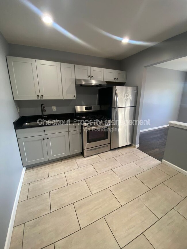Building Photo - 812 Schirmer St