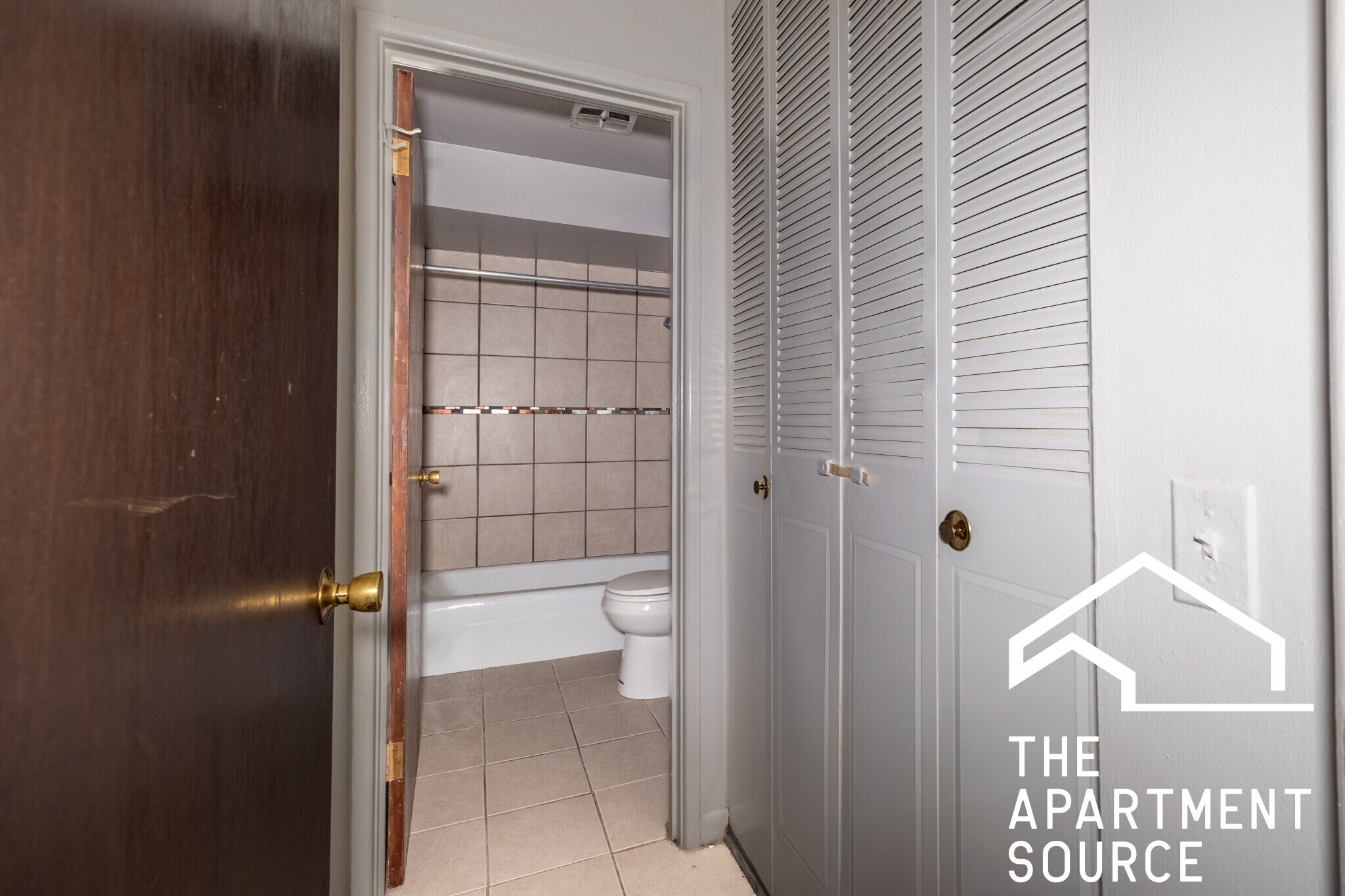 Building Photo - 5820 N Sheridan Rd