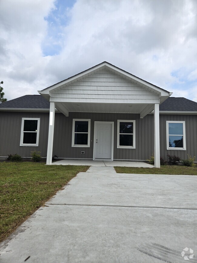 Building Photo - 903 Blount St