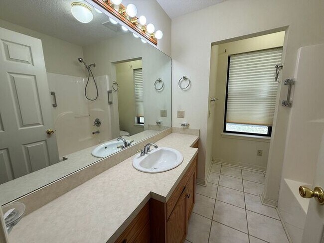 Building Photo - Pensacola - East Hill - 4 bedrooms, 3 bathroom - Mother in Law suite