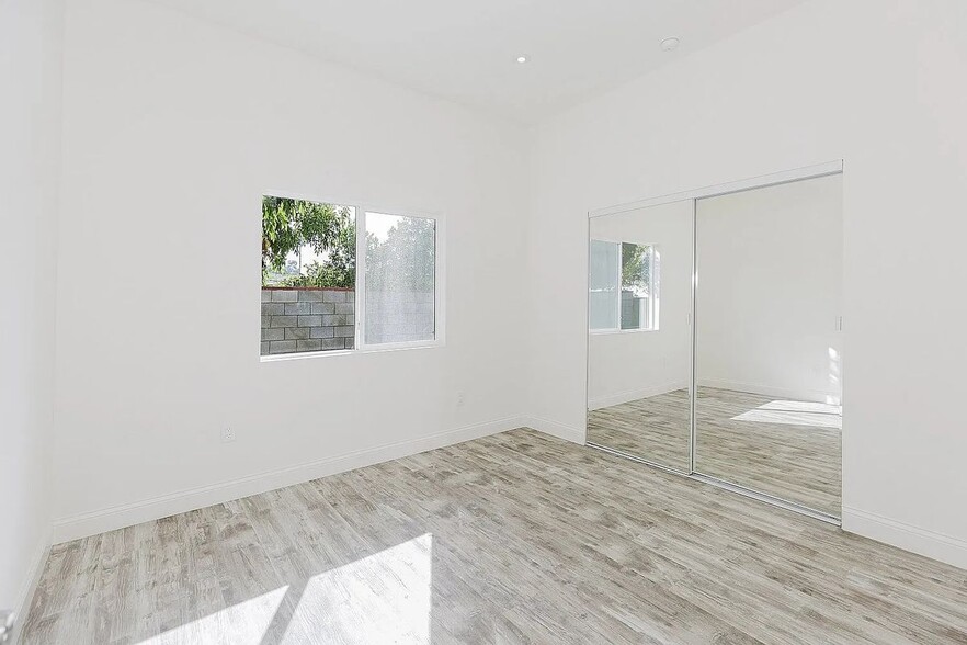 Building Photo - 9958 Marklein Ave