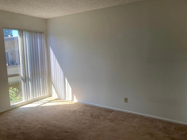 Building Photo - 820 Coriander Dr