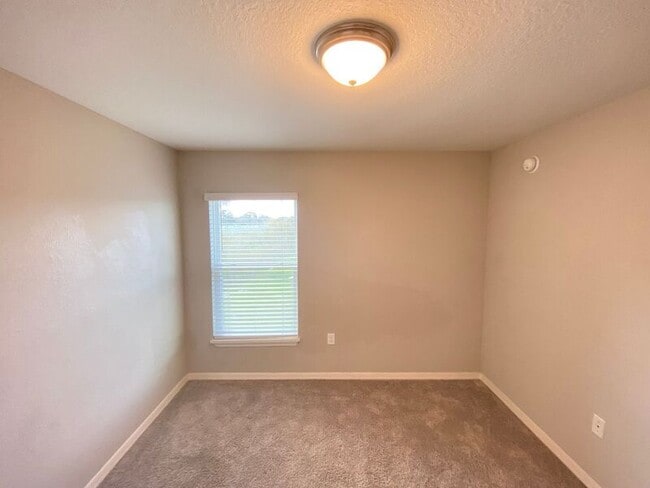 Building Photo - 188 Foxtail Loop