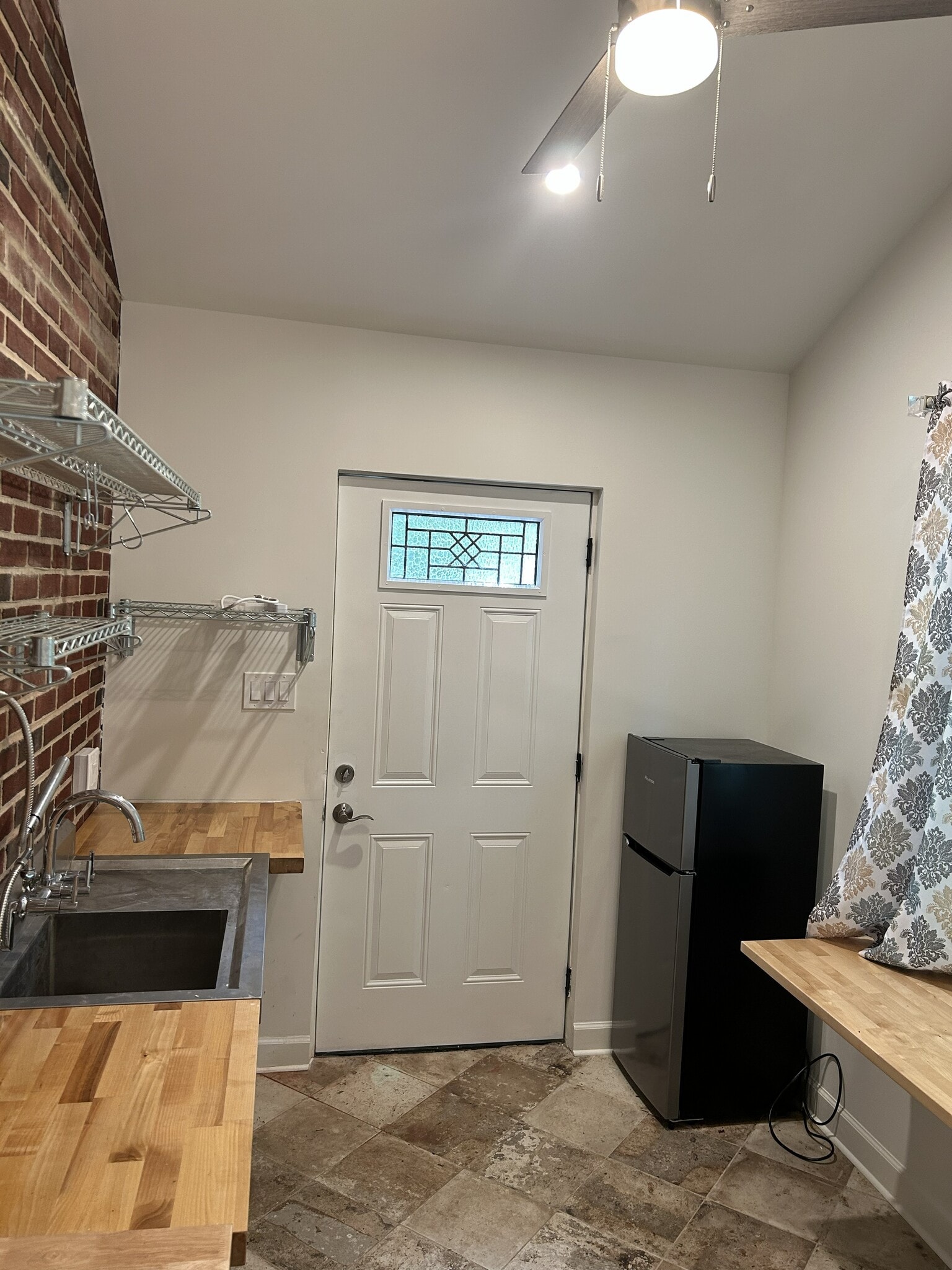 Kitchenette - 3992 College Ave