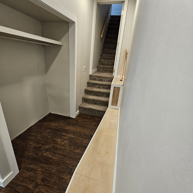 Building Photo - Duplex - 2 Bedroom, 2 Full Bathrooms and a...
