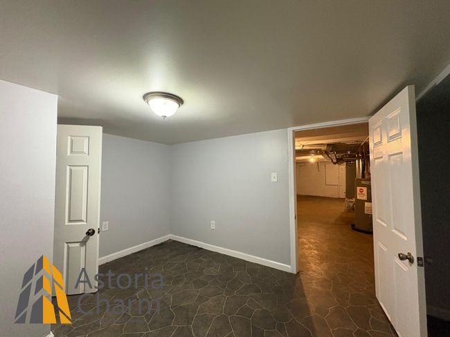 Building Photo - Bright 3 Bedroom Home with Private Basemen...