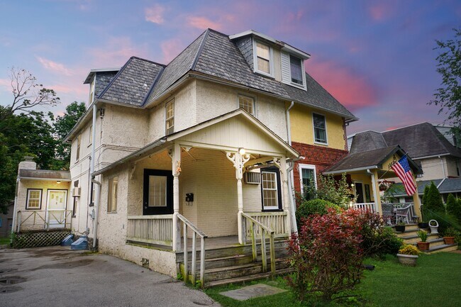 Building Photo - 121 Francis Ave