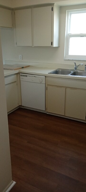 Building Photo - 2015 McMullen Ave