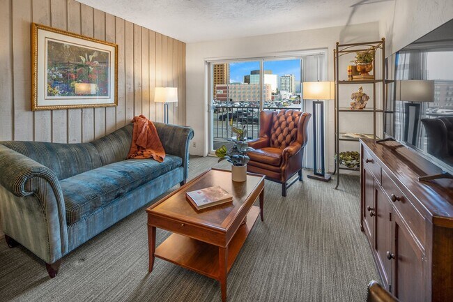 Building Photo - Downtown Furnished 1 Bed / 1 Bath Apartmen...