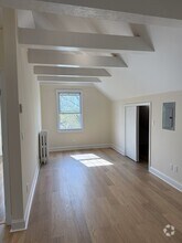 Building Photo - 12 Thomas Pl