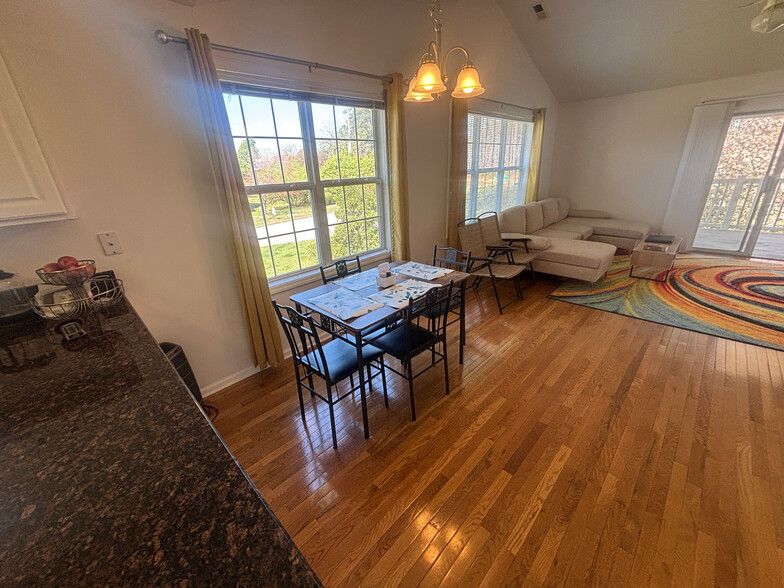 Building Photo - Room in Condo on Chenille Dr