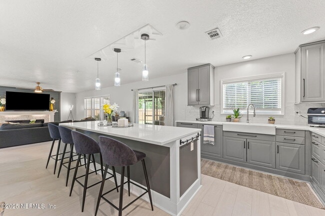 Building Photo - 75309 Ravenwood Dr