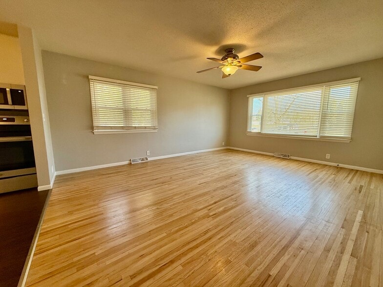 Building Photo - 2808 W 9th St