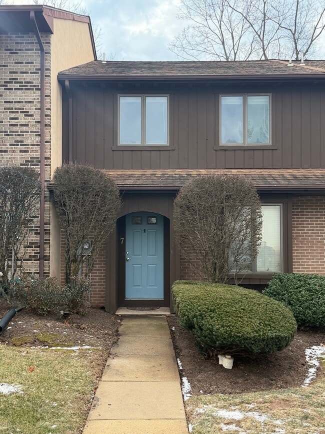 Building Photo - 7 Lenape Ln