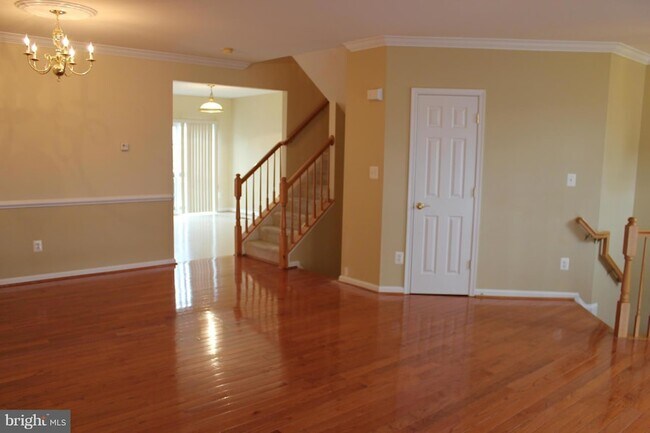 Building Photo - 24651 Kings Canyon Square