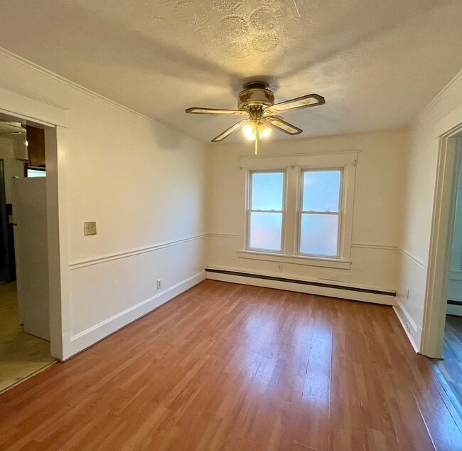 Building Photo - Two bedroom in Alton