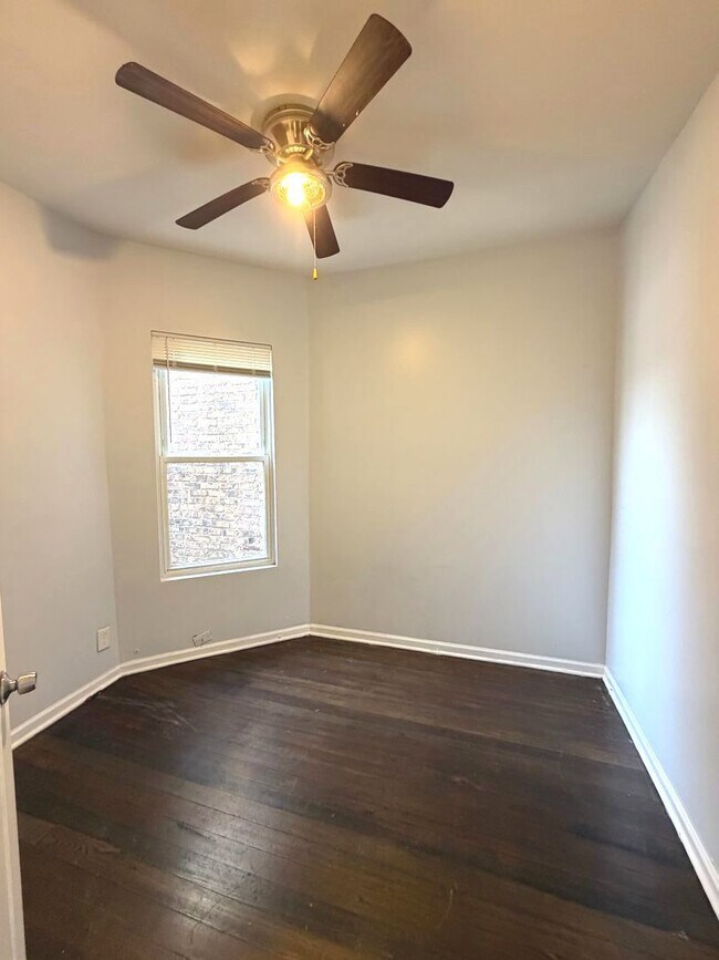 Building Photo - 7224 S St Lawrence Ave