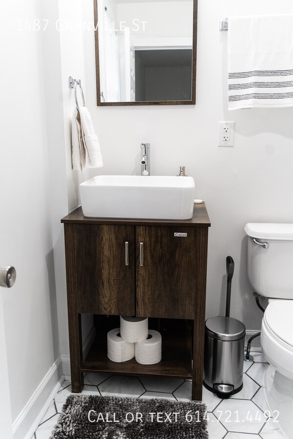 Building Photo - 1487 Granville St