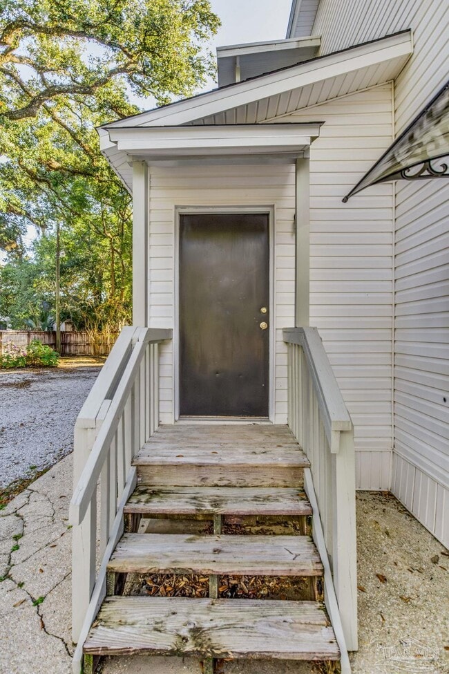 Building Photo - 917 E Lee St