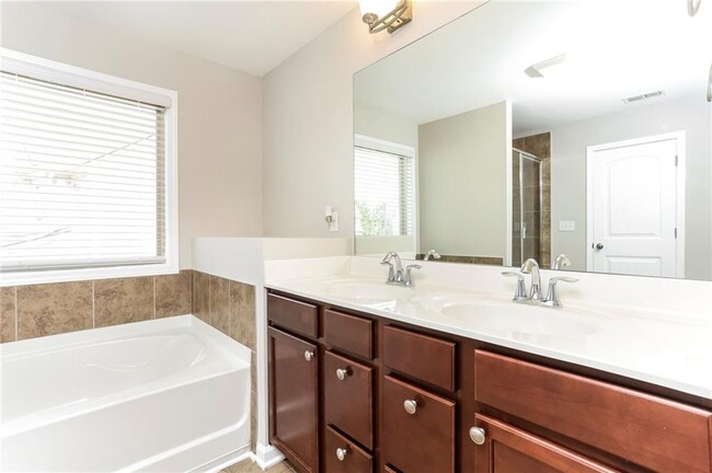 Building Photo - 3452 Baylor Cir