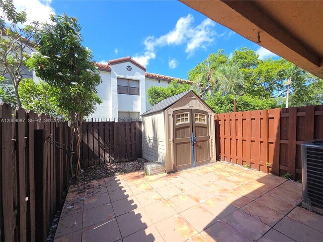 Building Photo - 12025 S Las Palmas Dr