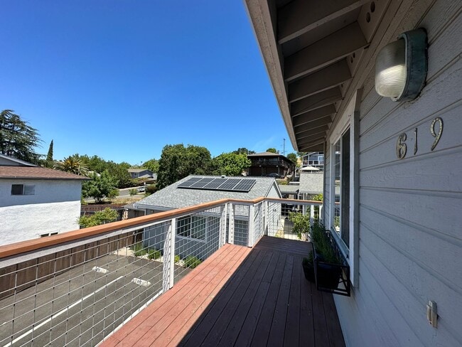 Building Photo - Top Floor of Benicia Duplex