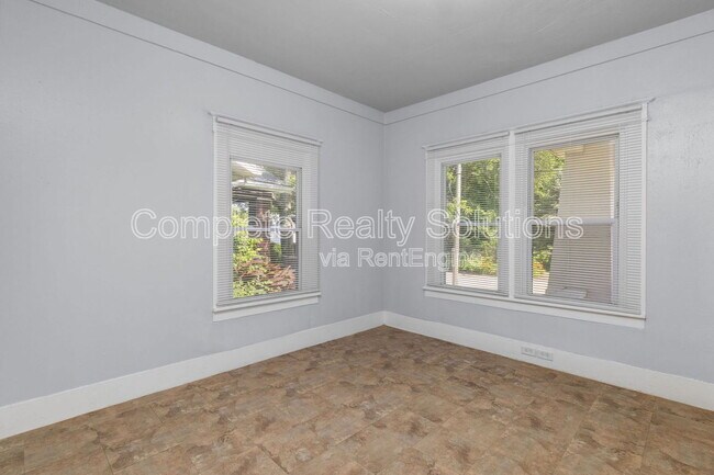 Building Photo - 8896 Alva Ave