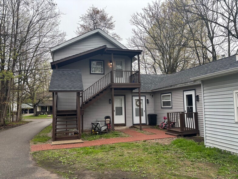 Building Photo - 421 Pine St