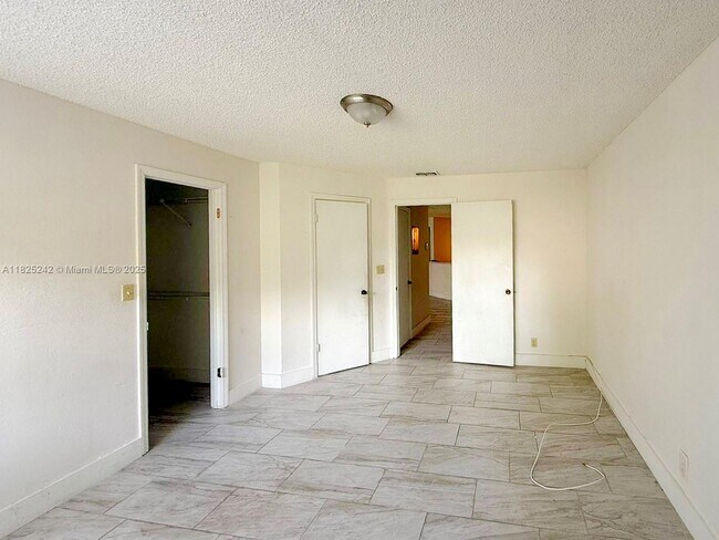 Building Photo - 3440 Pinewalk Dr N