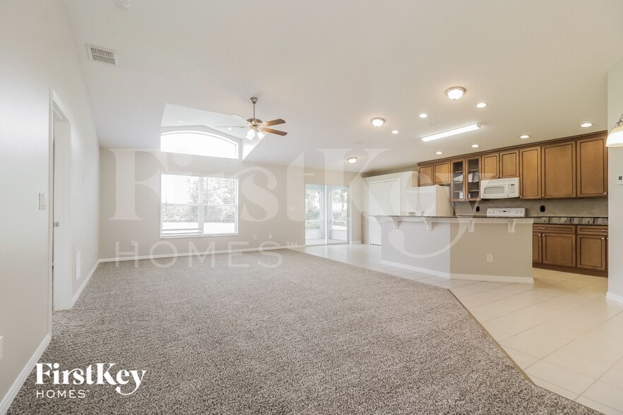 Building Photo - 211 Oak Branch Dr