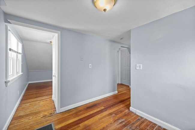 Building Photo - BRIDGETOWN - Charming 3 Bed 2 Bath w 1 Car...