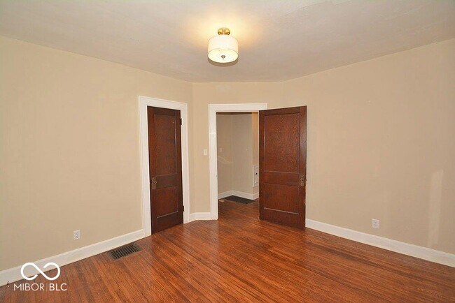 Building Photo - 4905 Broadway St