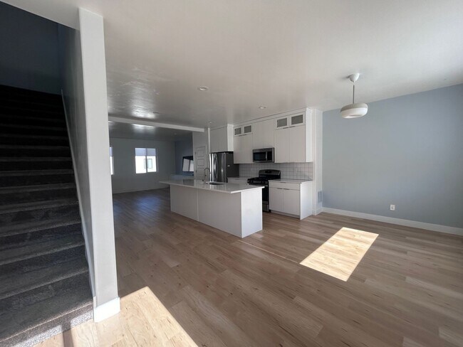 Building Photo - 4 Bedroom 3 Bath Town Home for Rent in AF