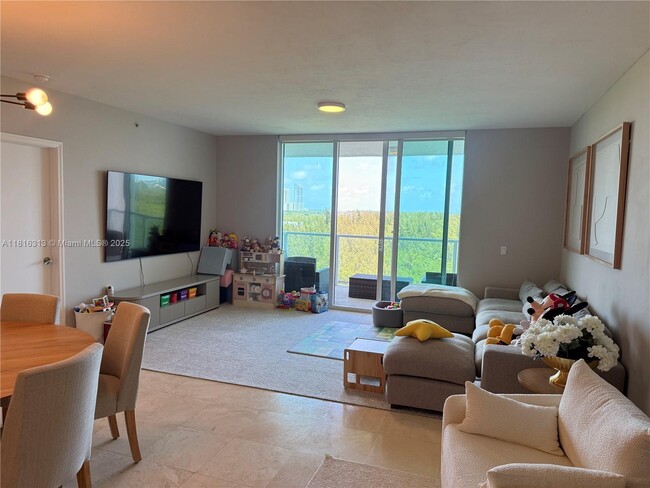 Building Photo - 15051 Royal Oaks Ln
