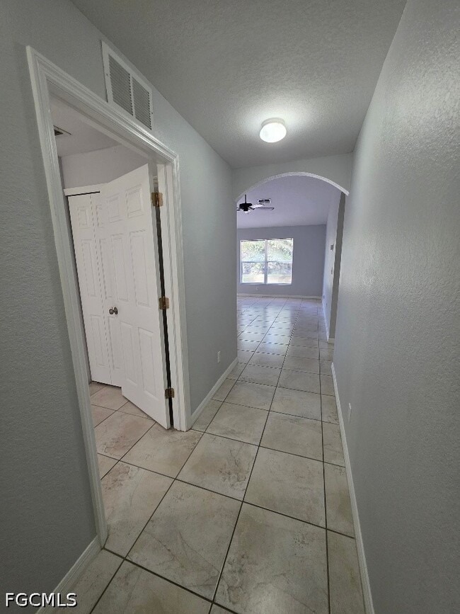 Building Photo - 332 Rogen St