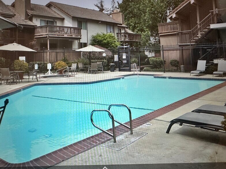 Building Photo - 2055 Sierra Rd