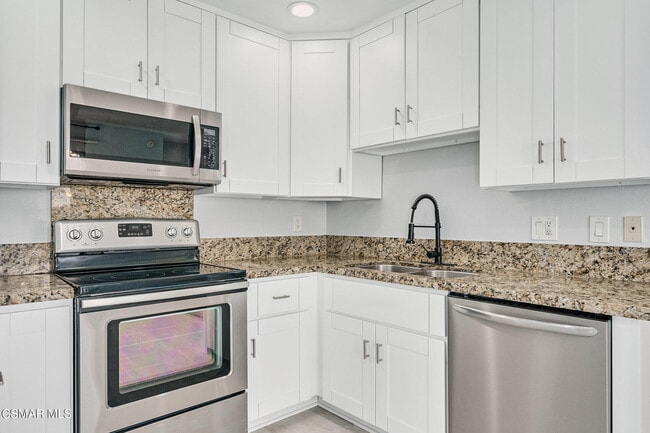 Building Photo - 1372 Ramona Dr