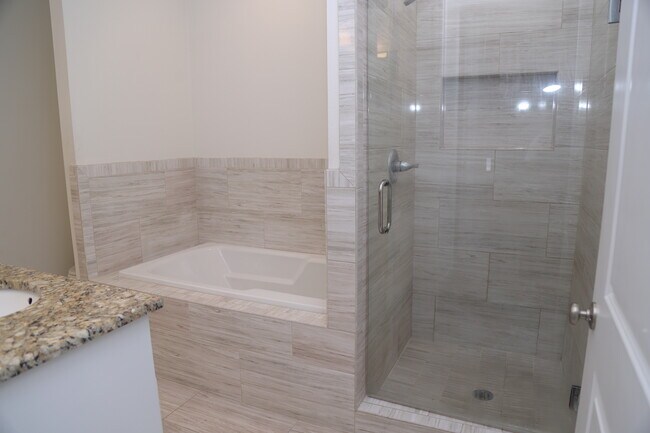 Building Photo - 2284 Lexington Parc Dr